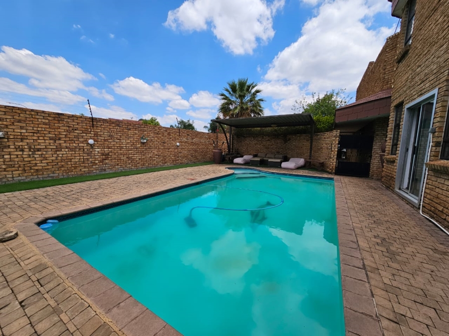 4 Bedroom Property for Sale in Zinniaville North West